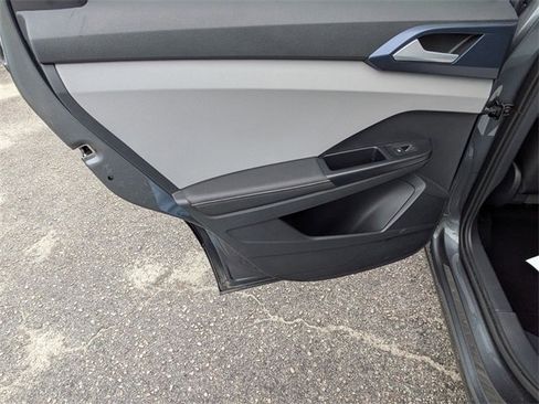 Used 2024 Volkswagen Taos SE image 20