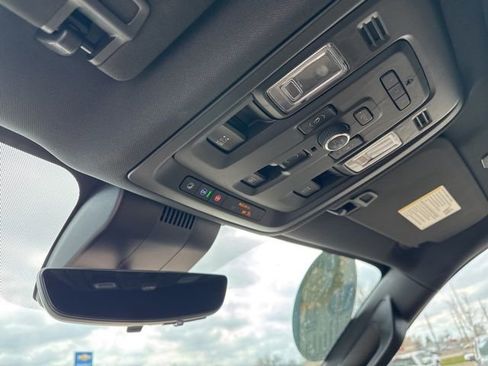 Used 2024 Chevrolet Suburban Premier w/ Premium Package AWD/4WD image 20