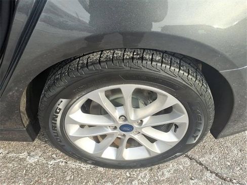 Used 2020 Ford Fusion SE image 16