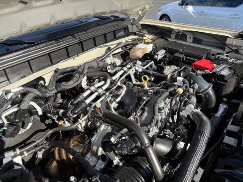 Used 2025 Ford Bronco Outer Banks AWD/4WD image 15