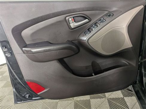 Used 2013 Hyundai Tucson Limited w/ Premium Pkg image 12