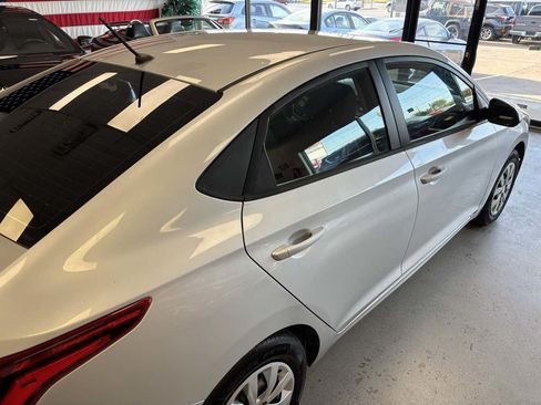 Used 2022 Hyundai Accent SE FWD image 6