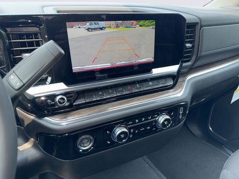 New 2024 GMC Sierra 1500 Elevation image 13