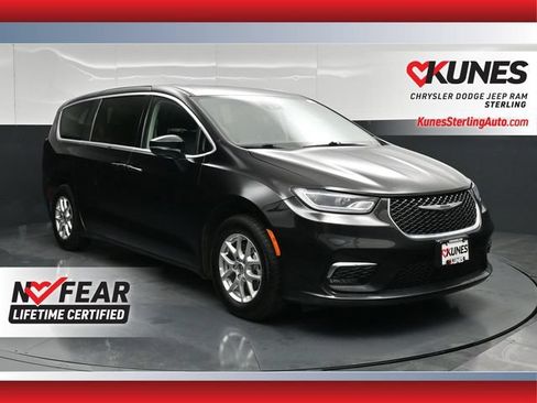 Certified 2024 Chrysler Pacifica Touring-L FWD image 1