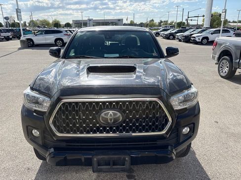 Used 2018 Toyota Tacoma TRD Sport AWD/4WD image 1