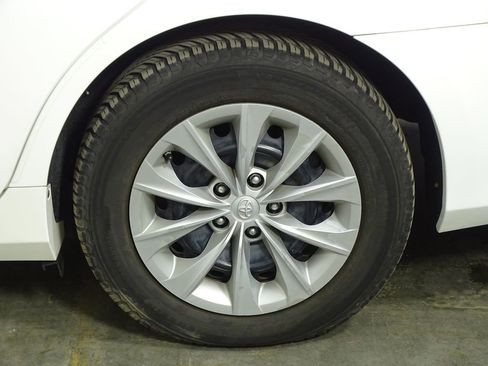 Used 2017 Toyota Camry LE image 39