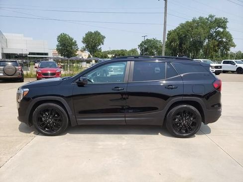 Used 2022 GMC Terrain SLE w/ Driver Convenience Package FWD image 9