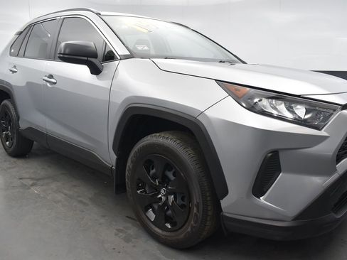 Used 2019 Toyota RAV4 LE w/ Carpet Mat Package image 33