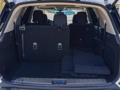 Used 2025 Nissan Pathfinder SV w/ SV Premium Package FWD image 16
