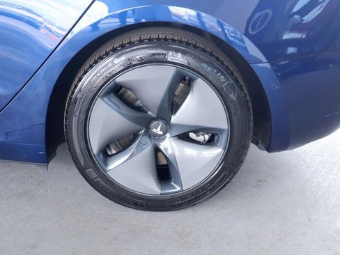 Used 2018 Tesla Model 3 Mid Range RWD image 11