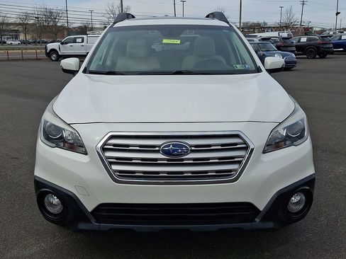 Used 2017 Subaru Outback 2.5i Premium image 2