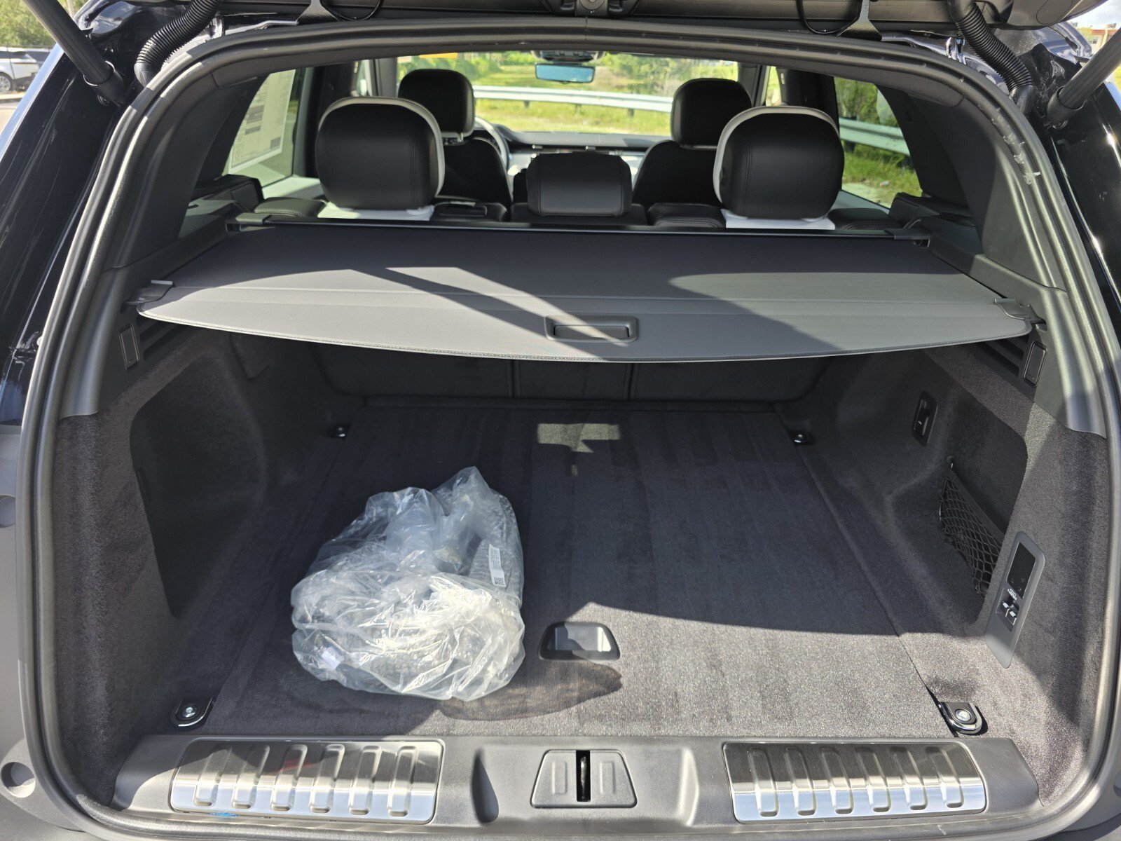 New 2026 Land Rover Range Rover Sport Dynamic SE AWD/4WD image 15