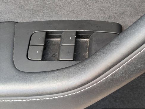 Used 2022 Tesla Model Y Long Range image 20