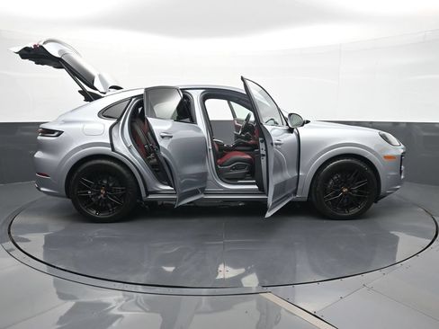 Certified 2025 Porsche Cayenne Coupe AWD/4WD image 34