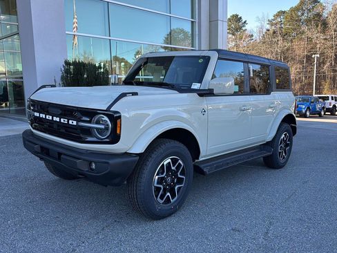 New 2025 Ford Bronco Outer Banks AWD/4WD image 2