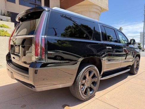 Used 2018 Cadillac Escalade ESV Luxury RWD image 5