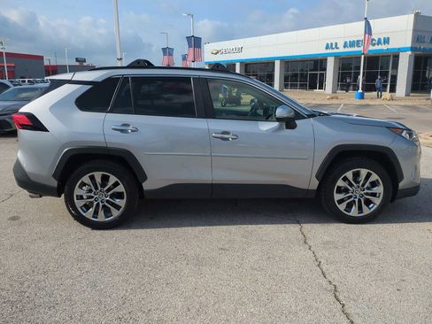 Used 2021 Toyota RAV4 Limited FWD image 8