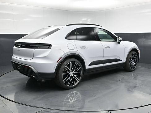 New 2026 Porsche Macan 4 Electric AWD/4WD image 9
