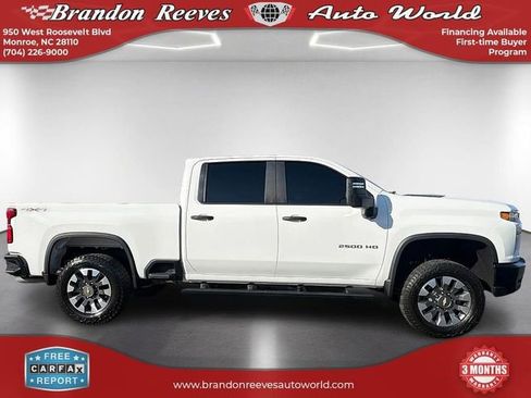 Used 2021 Chevrolet Silverado 2500 Custom w/ Custom Value Package AWD/4WD image 4