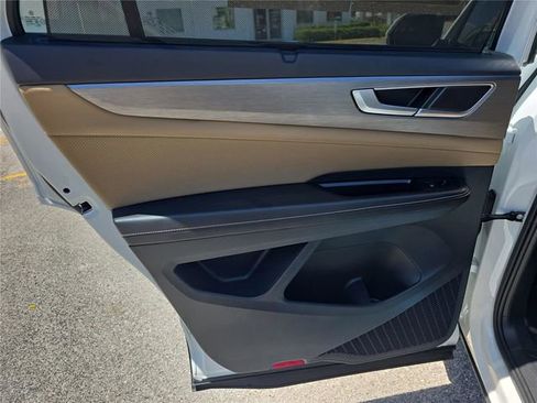 Used 2025 Volkswagen Atlas Cross Sport SE w/ Panoramic Sunroof Package image 10