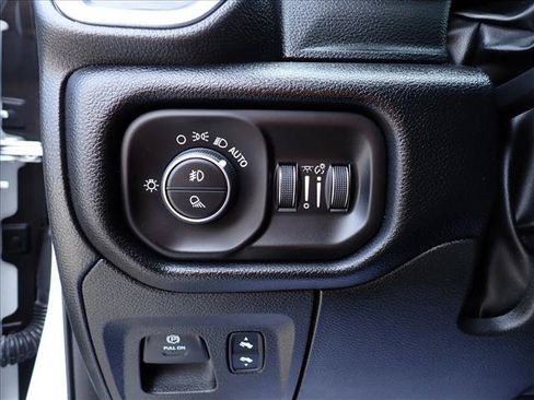 Used 2022 RAM 1500 Laramie AWD/4WD image 15