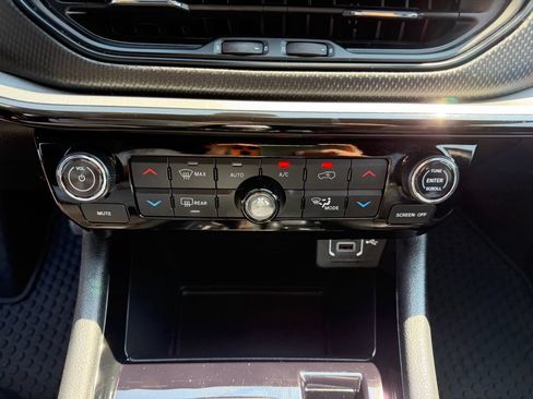 Used 2024 Jeep Compass Trailhawk w/ Trailhawk Elite Group AWD/4WD image 24