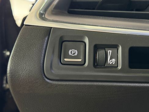 Used 2018 Cadillac XT5 Luxury w/ Driver Awareness Package FWD image 22