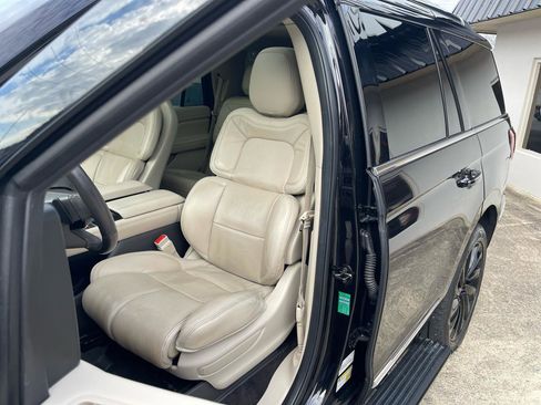 Used 2021 Lincoln Navigator Reserve RWD image 7