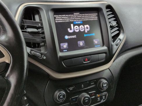 Used 2014 Jeep Cherokee Latitude w/ Cold Weather Group image 28