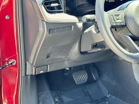 Used 2025 Nissan Kicks SV AWD/4WD image 17