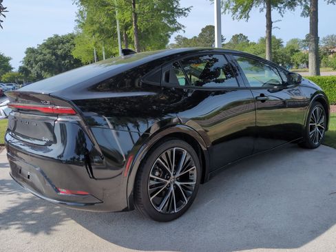 Used 2023 Toyota Prius XLE image 10