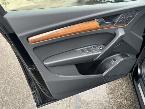 Used 2023 Audi Q5 2.0T Premium w/ Convenience Package image 19