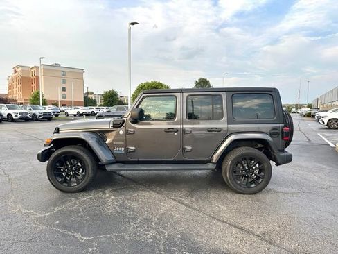 Used 2022 Jeep Wrangler Unlimited Sahara w/ Cold Weather Group AWD/4WD image 7