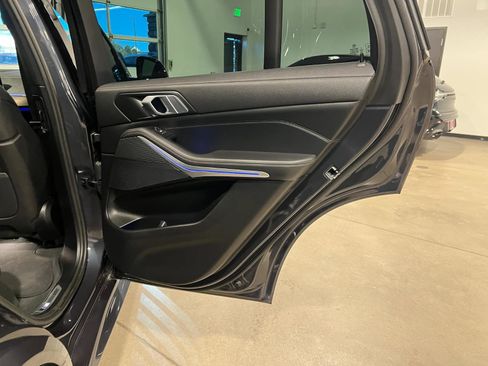 Used 2022 BMW X5 xDrive40i w/ M Sport Package image 40