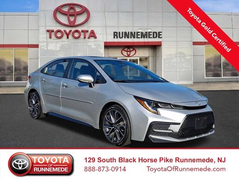 Certified 2022 Toyota Corolla SE w/ SE Premium Package FWD image 1