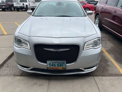 Used 2019 Chrysler 300 Touring image 6