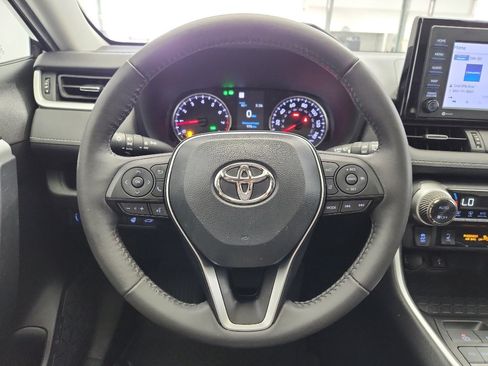 Used 2022 Toyota RAV4 XLE Premium image 10