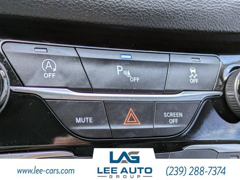 Used 2019 Chrysler Pacifica Touring-L FWD image 27