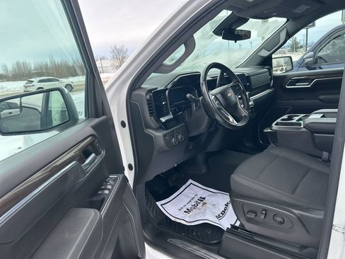 Used 2022 Chevrolet Silverado 1500 LT AWD/4WD image 11