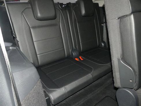 Used 2019 Volkswagen Tiguan SE image 29