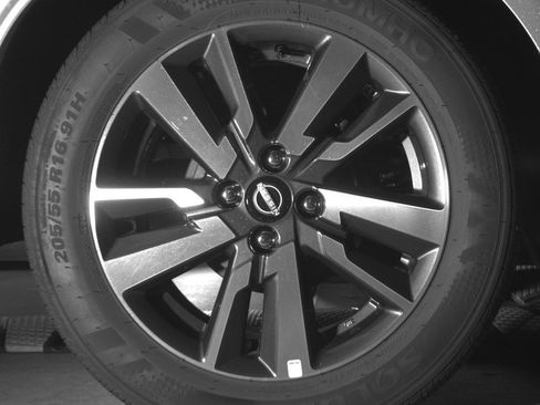 Used 2025 Nissan Versa SV FWD image 15
