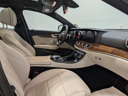 Used 2018 Mercedes-Benz E 400 4MATIC Sedan image 20