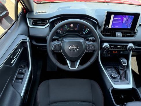 Used 2025 Toyota RAV4 SE AWD/4WD image 24