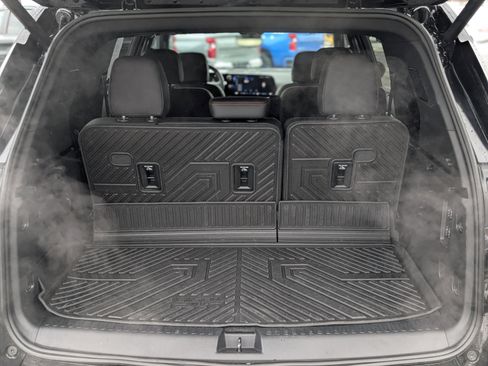 Used 2025 Chevrolet Traverse RS image 41