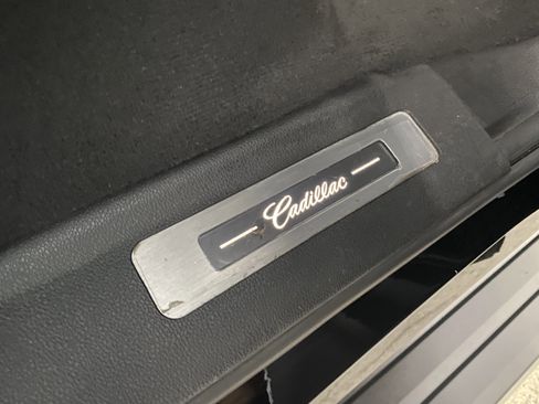 Used 2018 Cadillac Escalade Premium Luxury image 20