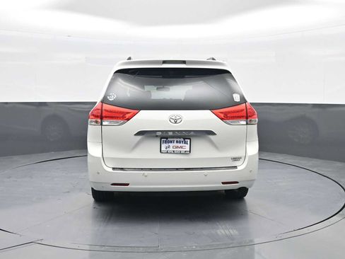 Used 2011 Toyota Sienna Limited image 6