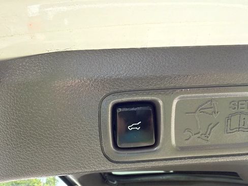 Used 2019 Ford Expedition XLT w/ Equipment Group 202A RWD image 14