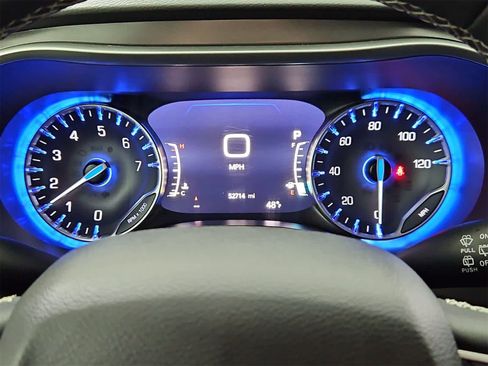 Used 2024 Chrysler Pacifica Touring-L image 33