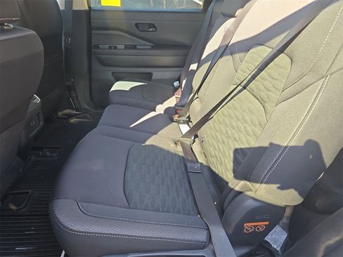 Used 2025 Nissan Pathfinder SV image 15