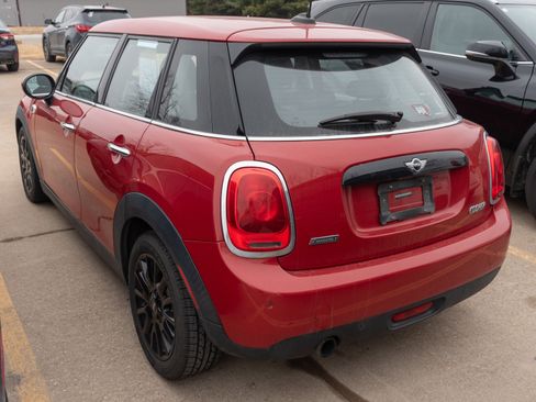 Used 2018 MINI Cooper 4-Door Hardtop image 5